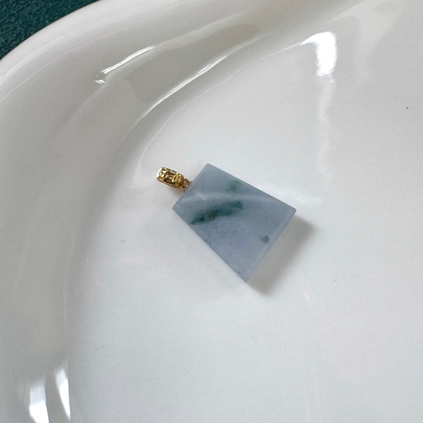 18k Gold Periwinkle Trapeze Jadeite Pendant (01)