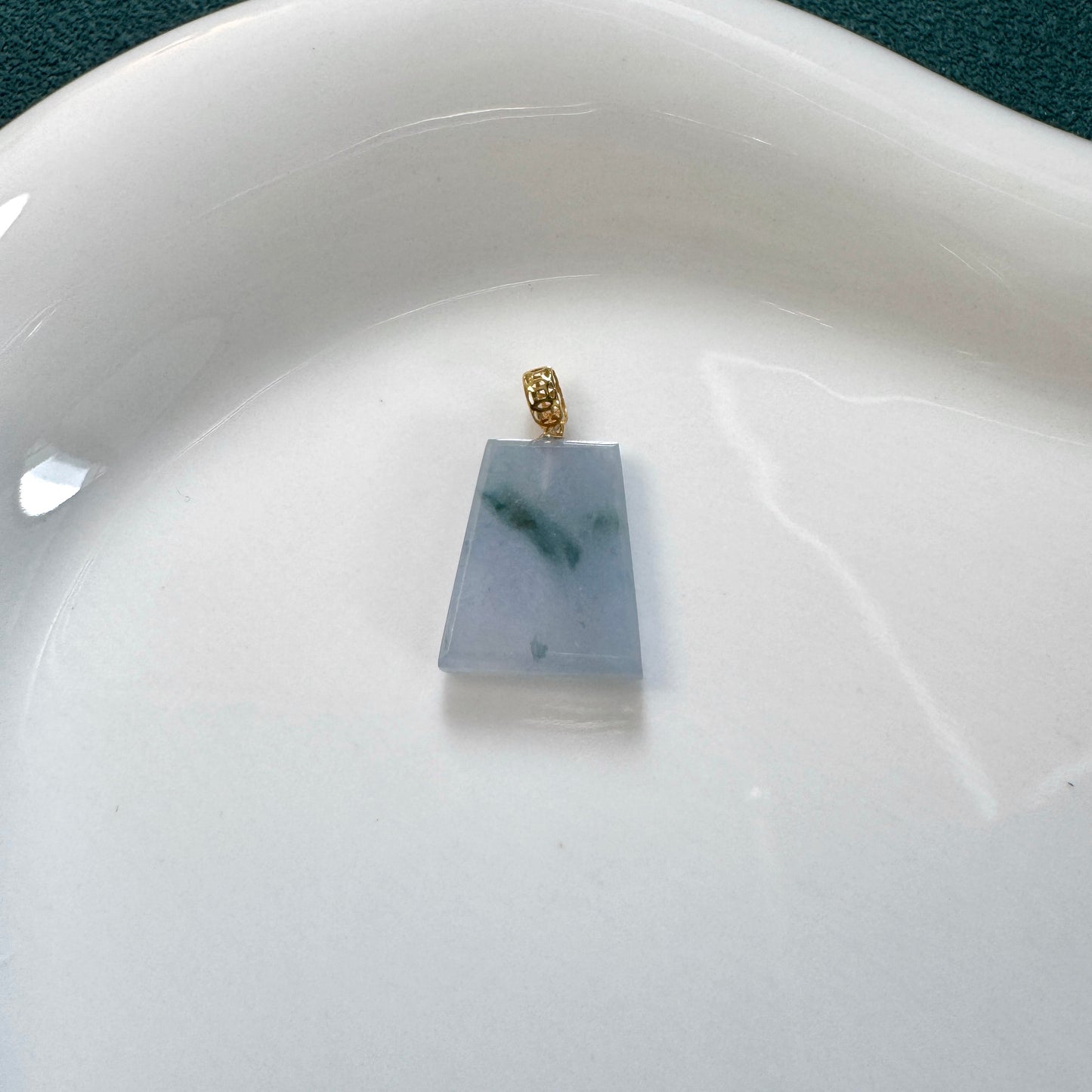 18k Gold Periwinkle Trapeze Jadeite Pendant (01)