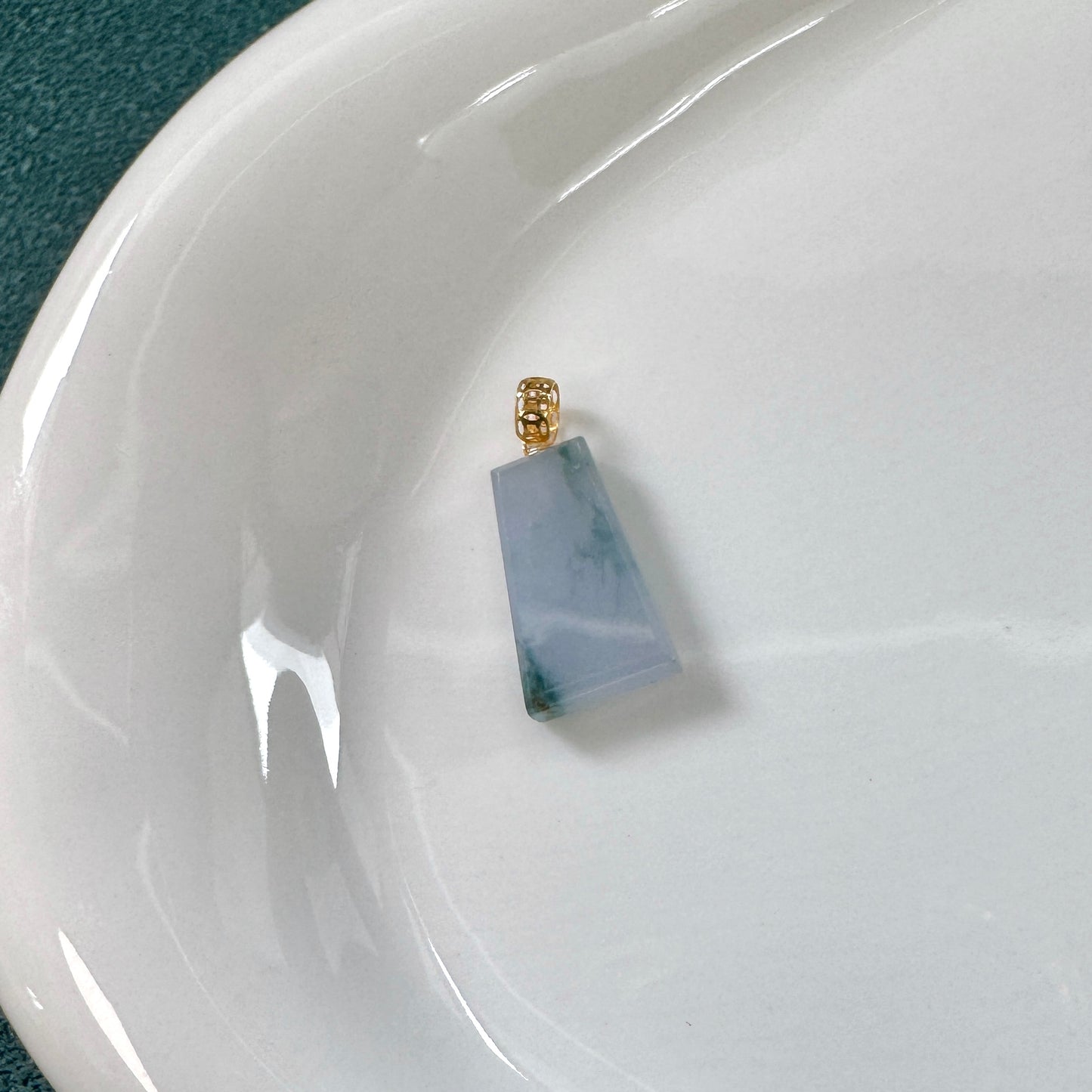 18k Gold Periwinkle Trapeze Jadeite Pendant (02)