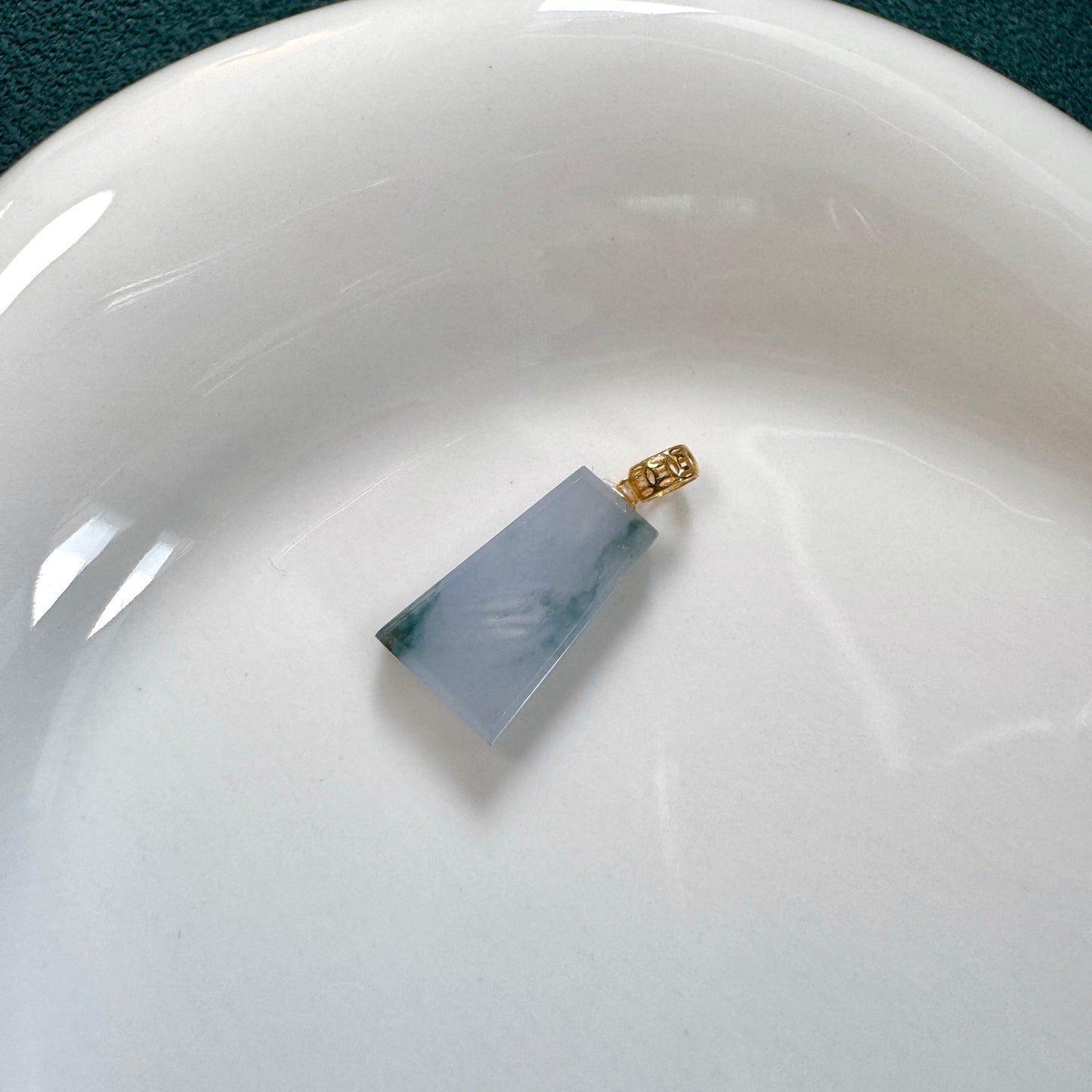 18k Gold Periwinkle Trapeze Jadeite Pendant (02)