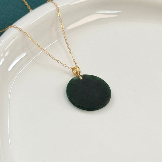 Cái | 18k Gold Jadeite Pendant