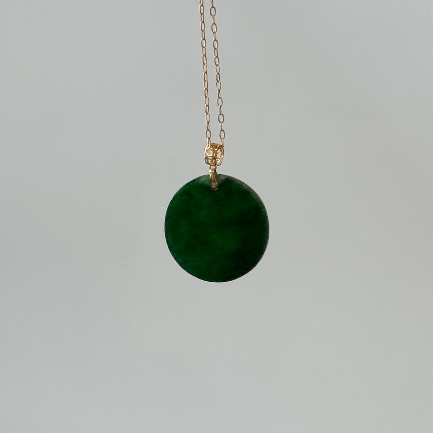 Cái | 18k Gold Jadeite Pendant