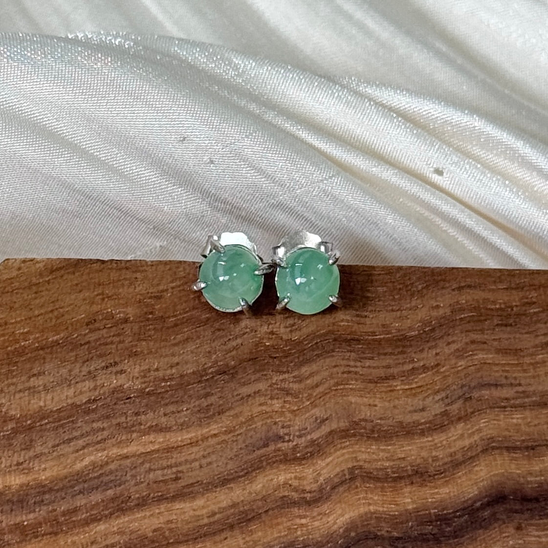 Staple Jadeite Earstuds | Green