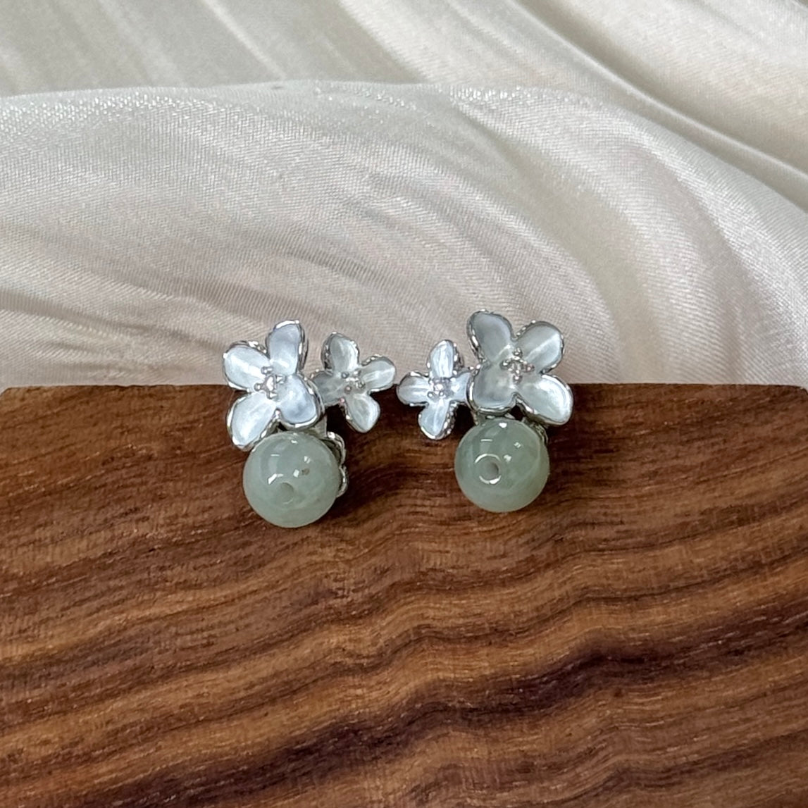 Bouquet Jadeite Earstuds