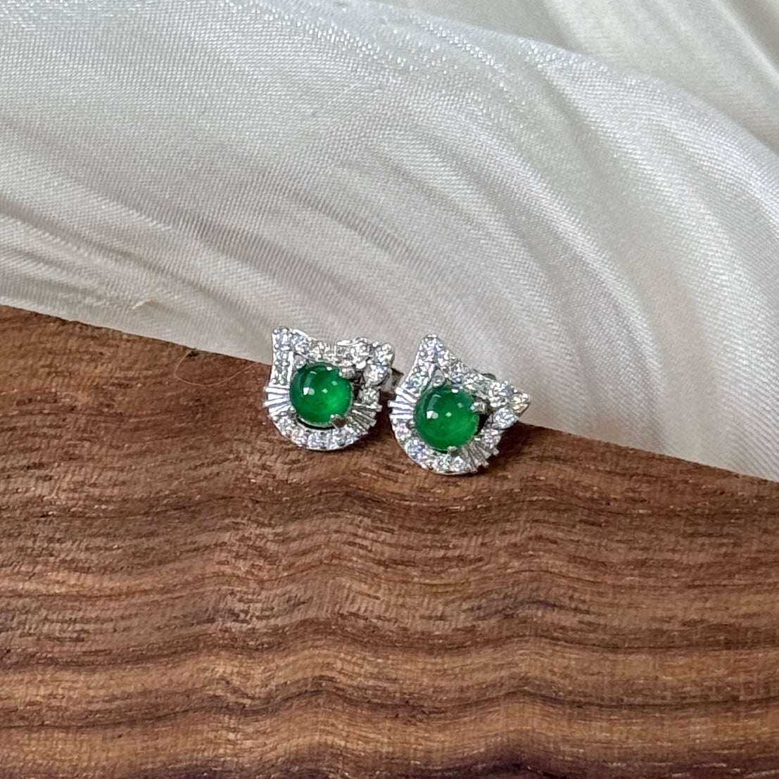 Kitty Jadeite Earstuds