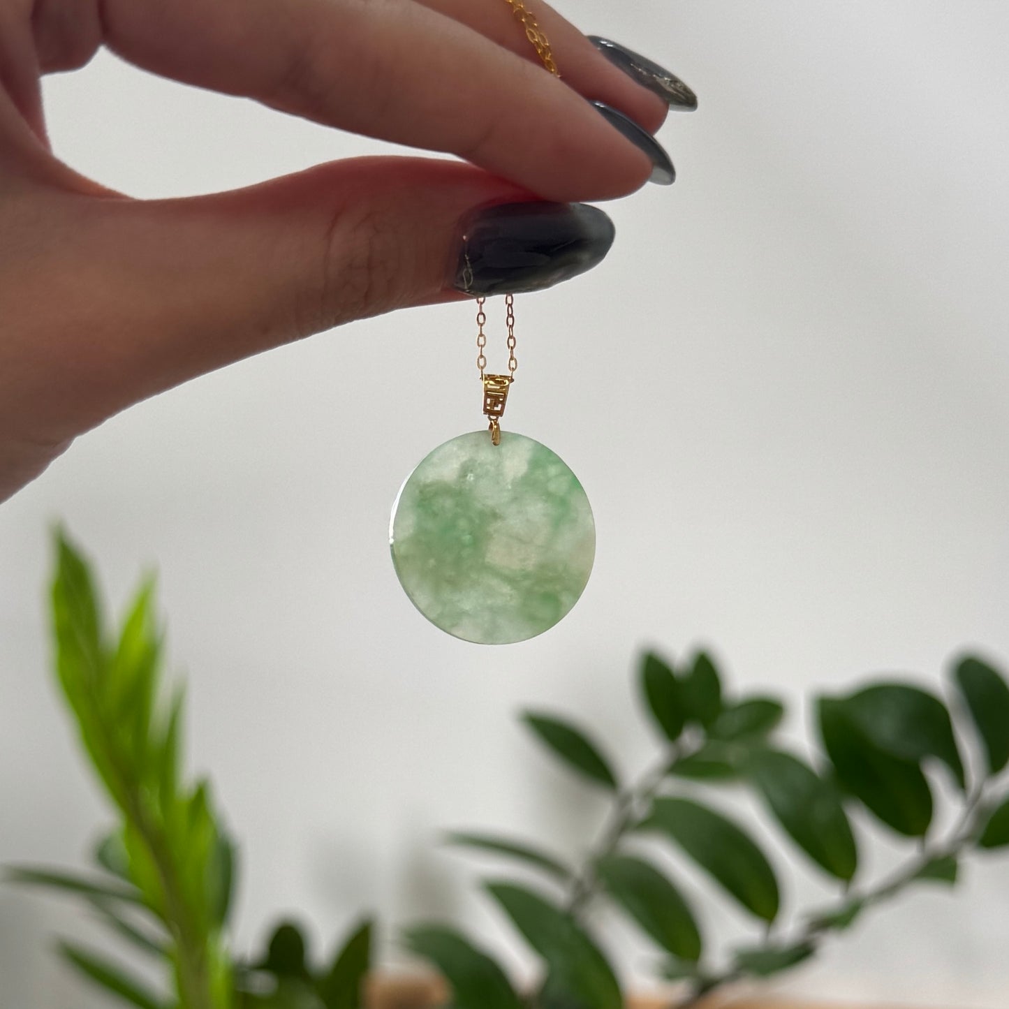 PIAOHUA | 18k Gold Jadeite Round Pendant