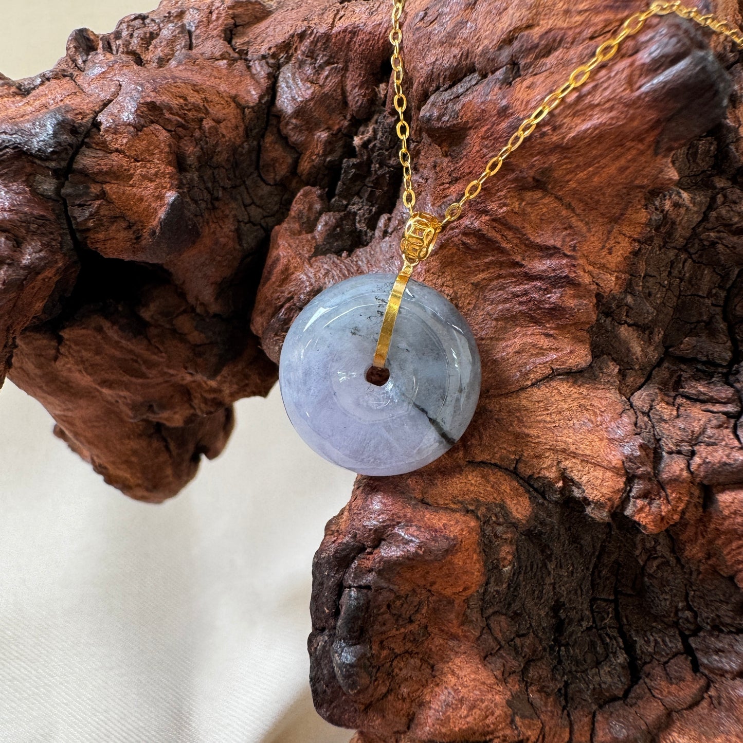 MÒ | 18k Gold Jadeite Doughnut Pendant