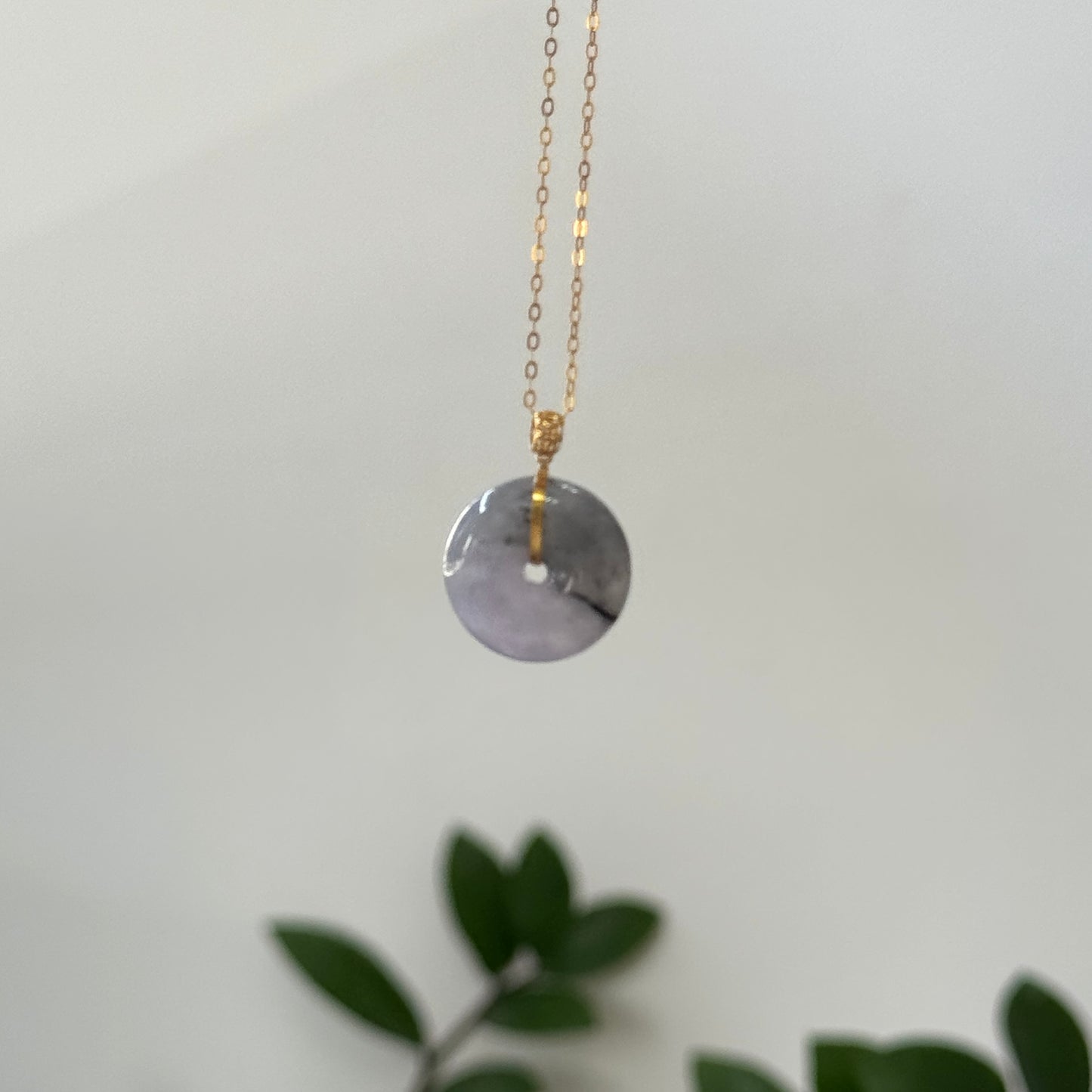 MÒ | 18k Gold Jadeite Doughnut Pendant