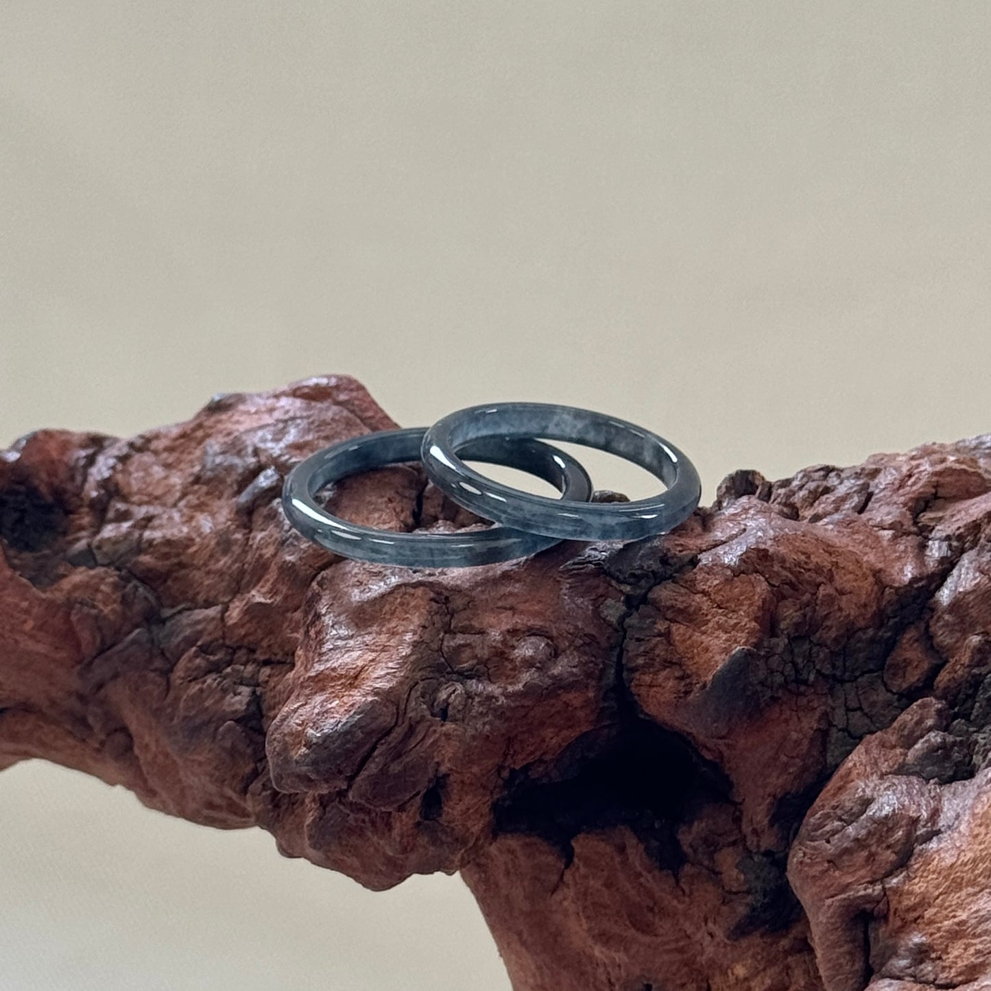 MÒ | Black Skinny Jadeite Ring