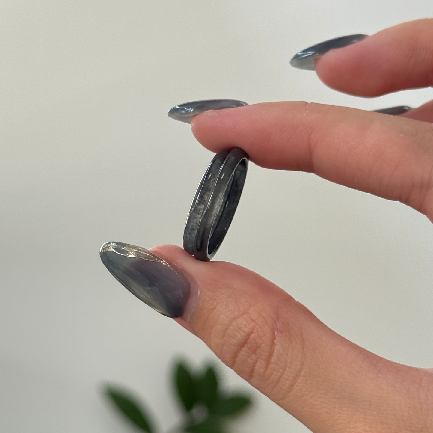 MÒ | Black Skinny Jadeite Ring