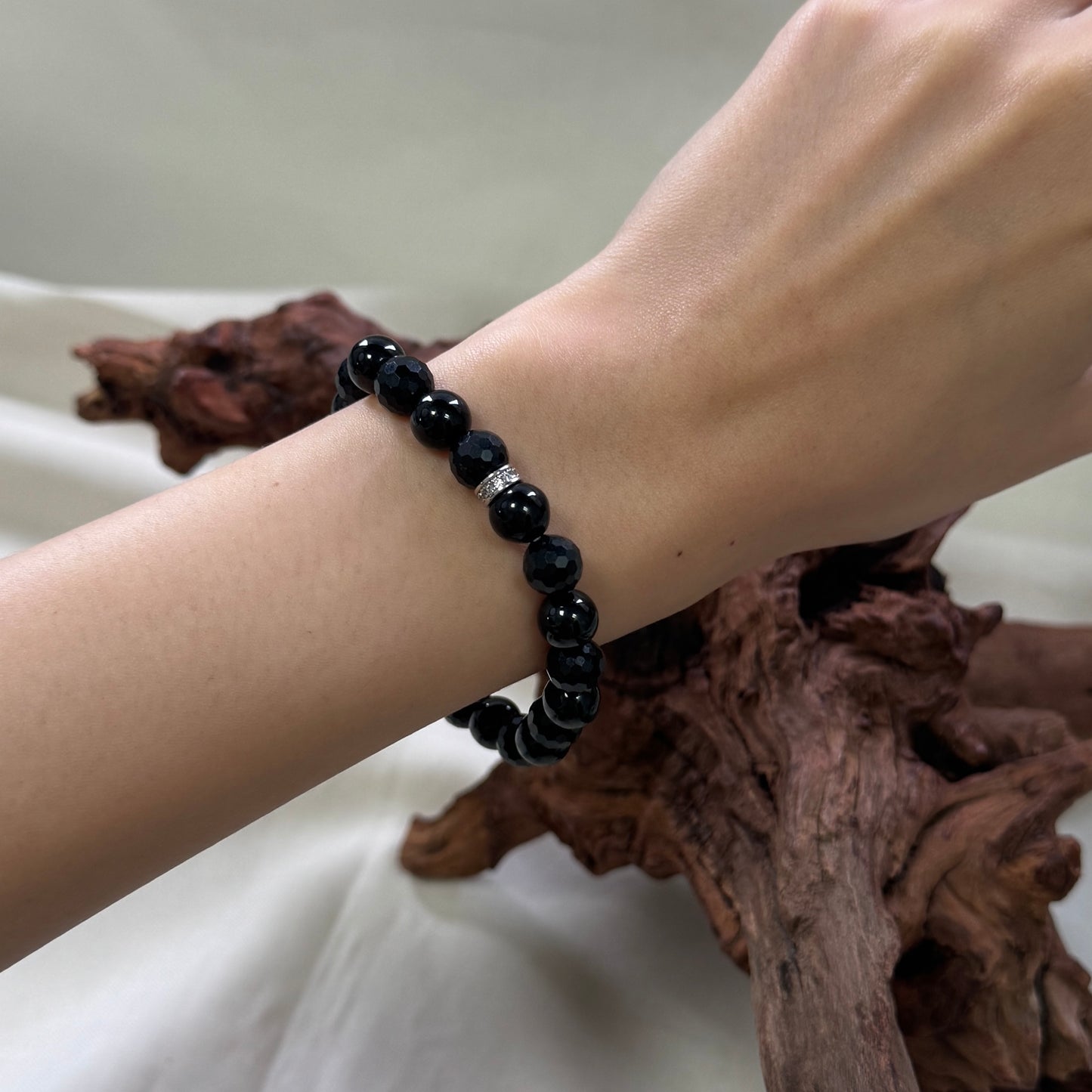 MÒ | Faceted Black Beaded Jadeite Bracelet