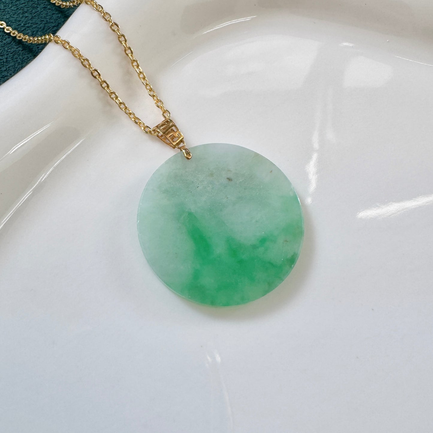FOR HER | 18k Gold Jadeite Round Pendant