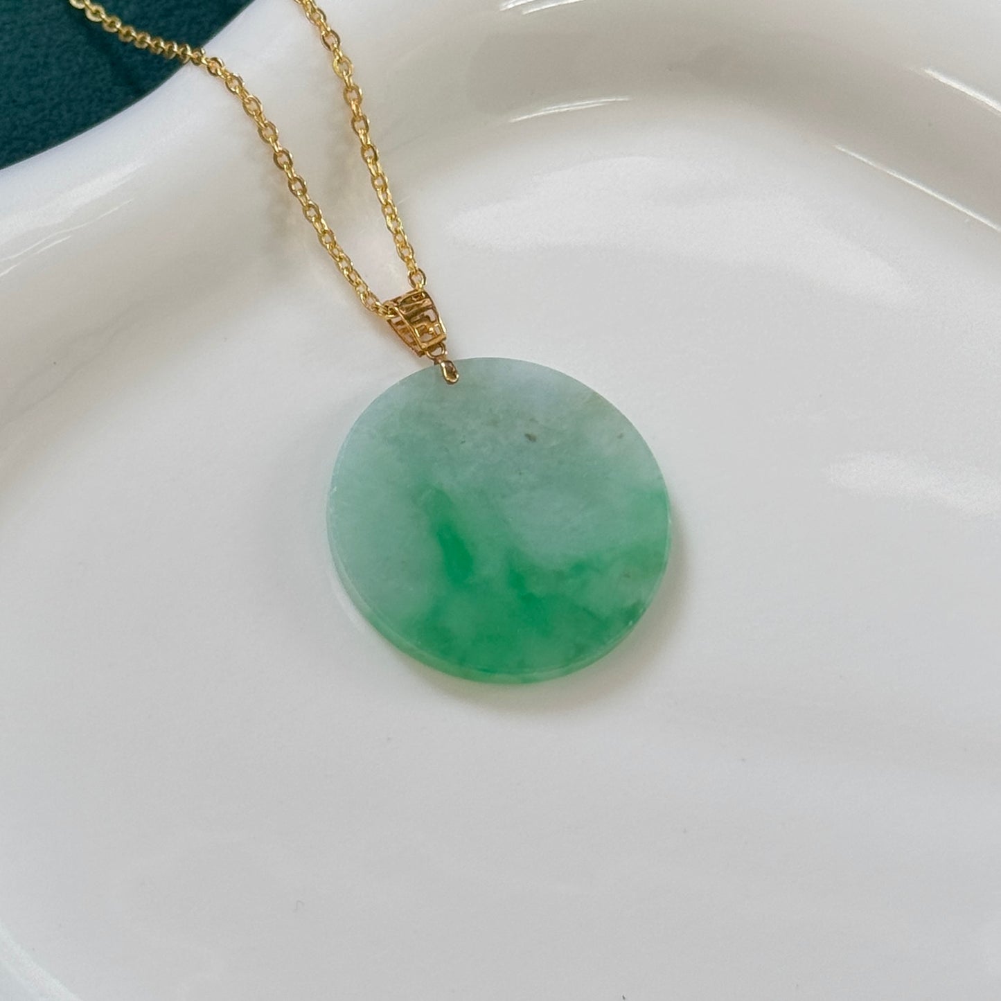 FOR HER | 18k Gold Jadeite Round Pendant