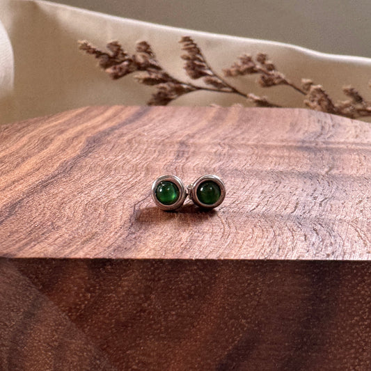 Dainty Jadeite Earstuds