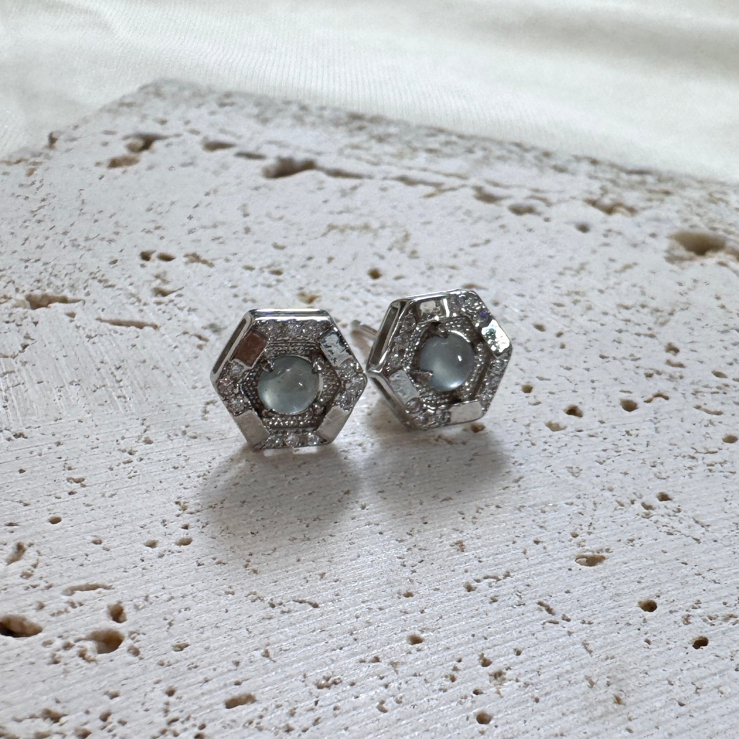 BLEU | Hexagon Jadeite Earstuds