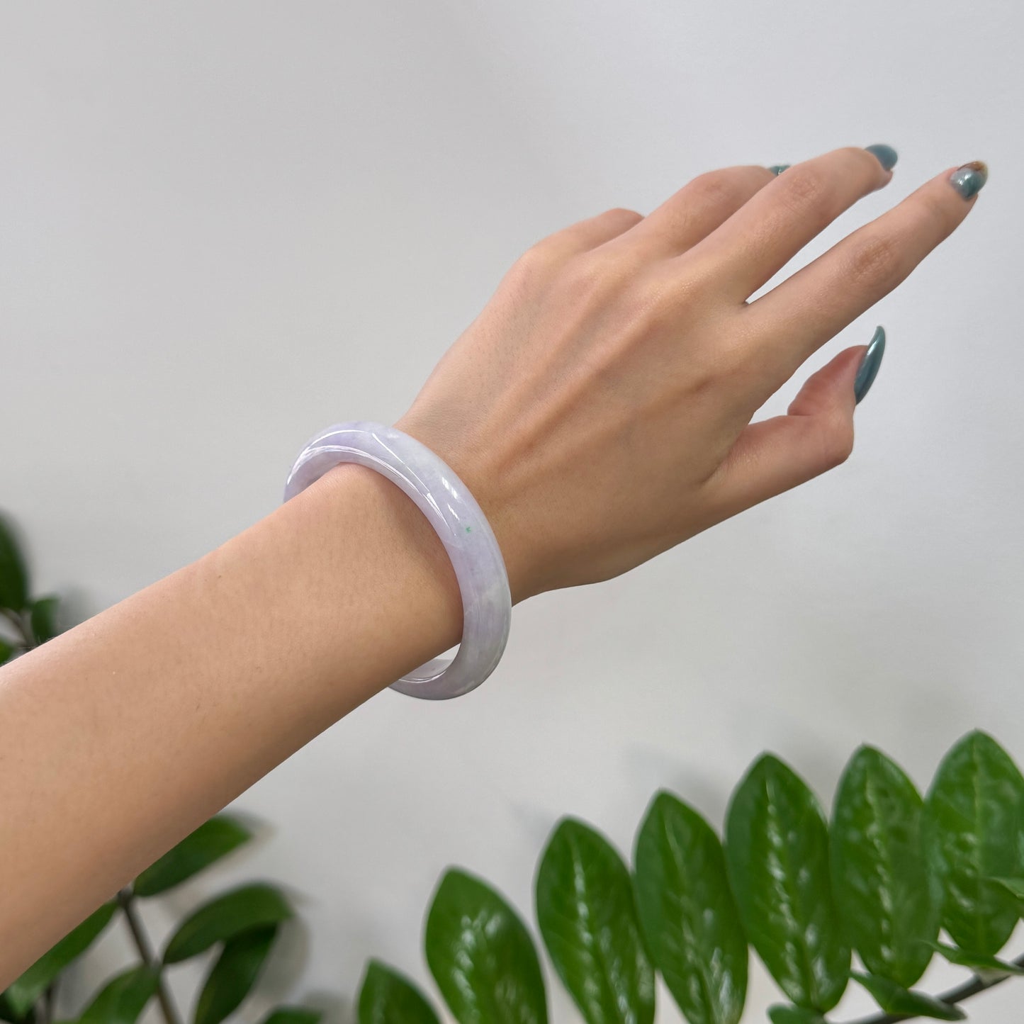 52.6 | Lavender Jadeite Bangle