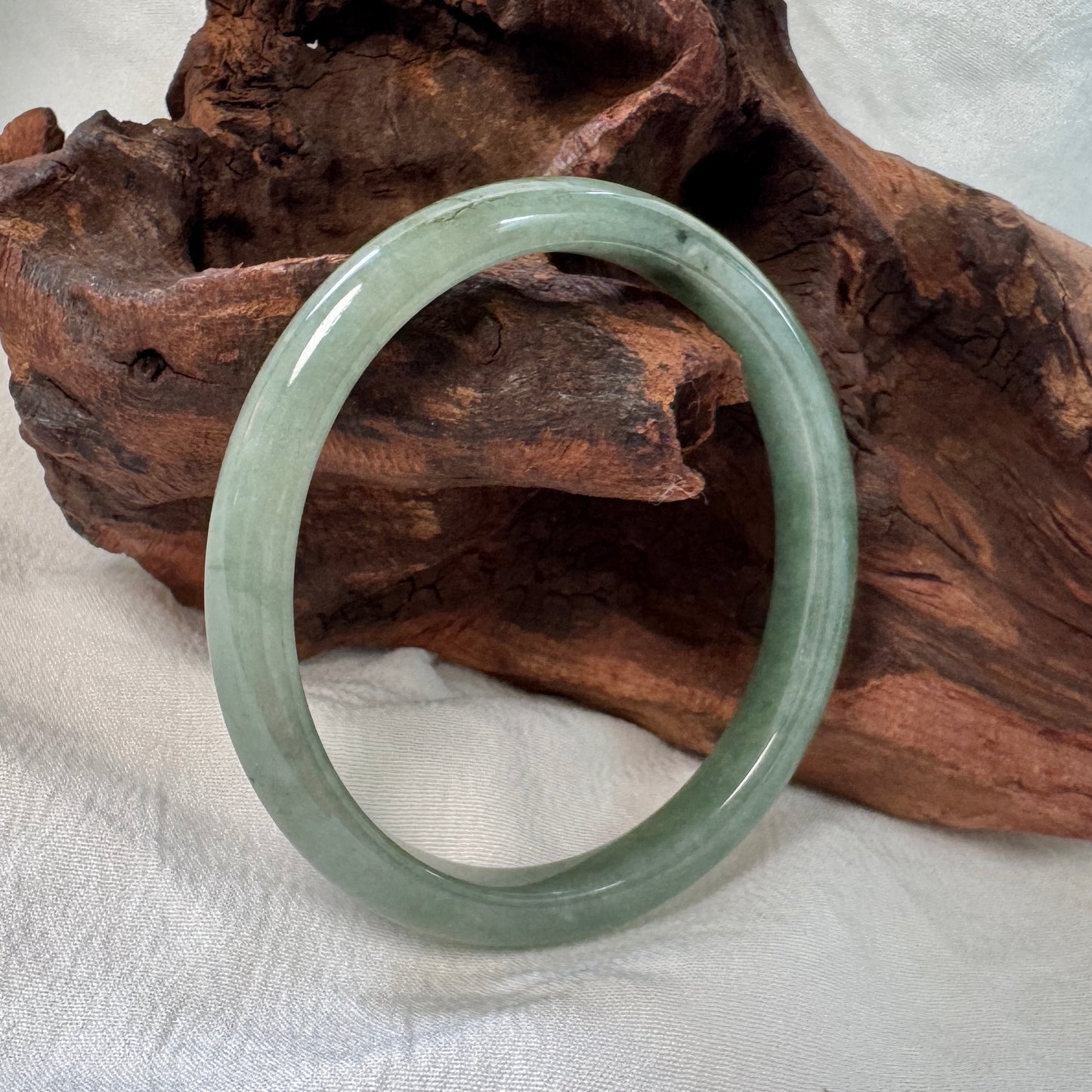 51+ | Fern Green Oval Jadeite Bangle