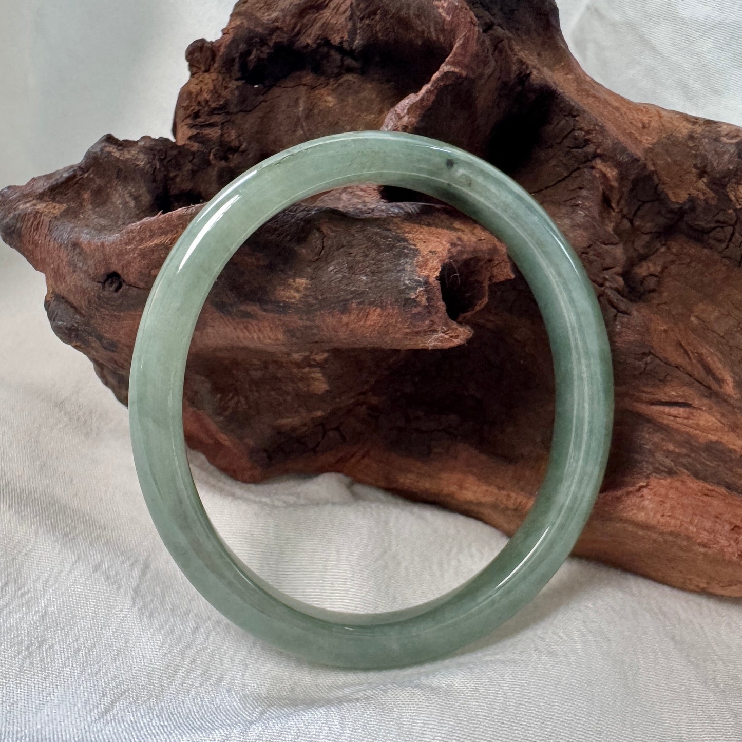 51+ | Fern Green Oval Jadeite Bangle