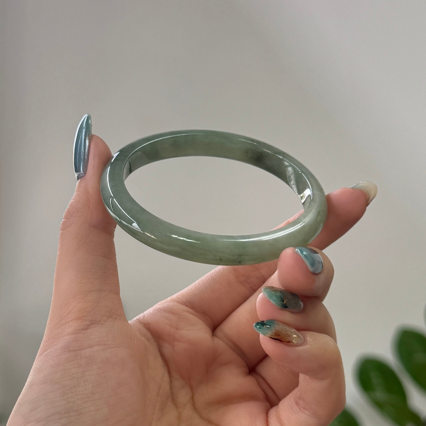51+ | Fern Green Oval Jadeite Bangle