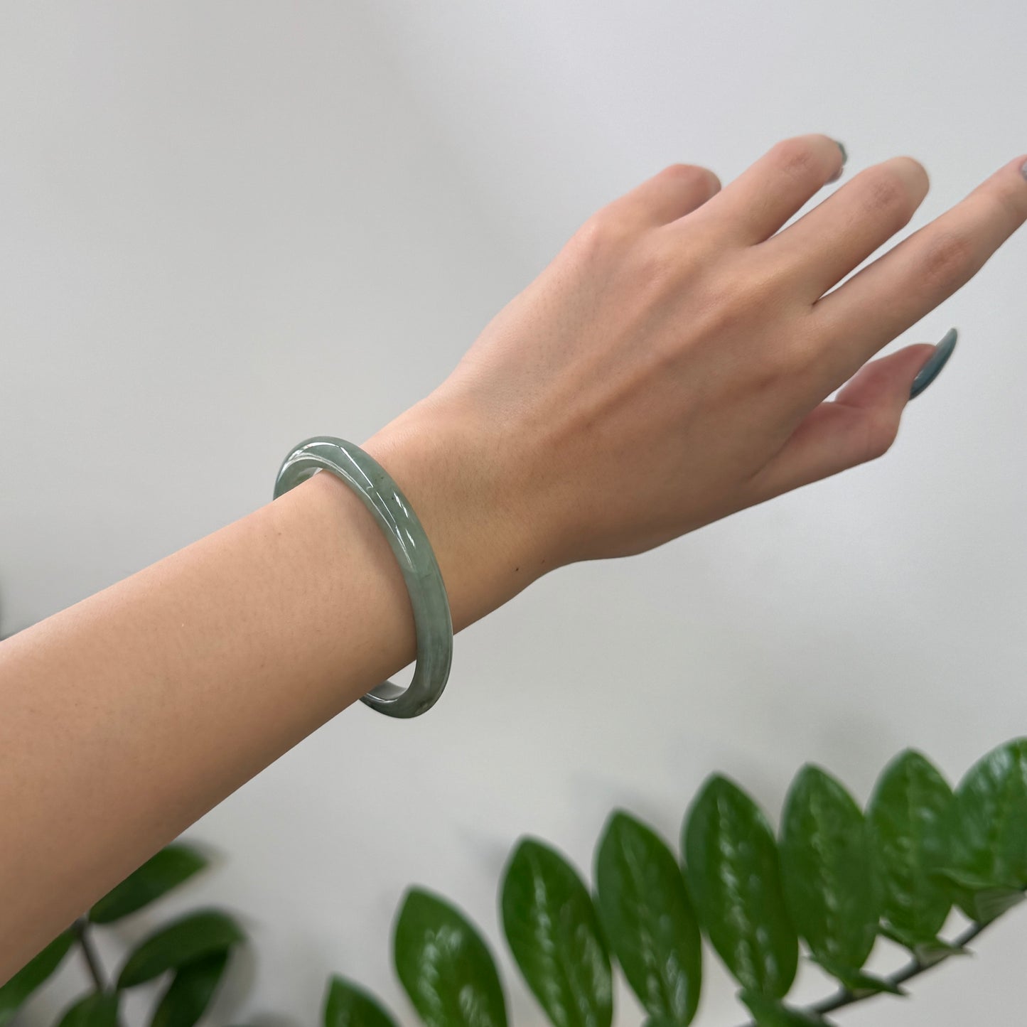 51+ | Fern Green Oval Jadeite Bangle