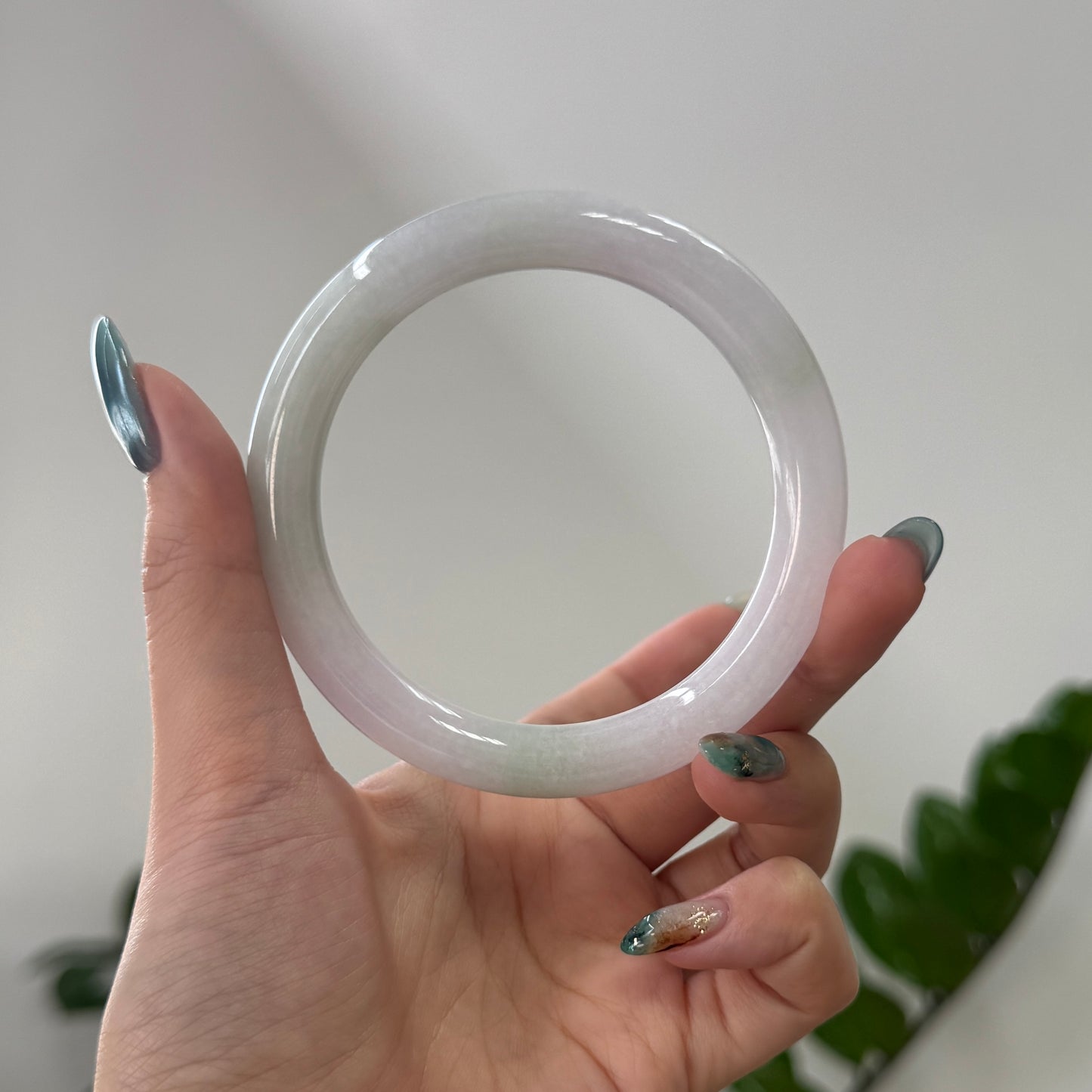 57.3 | Pale Purple Jadeite Bangle