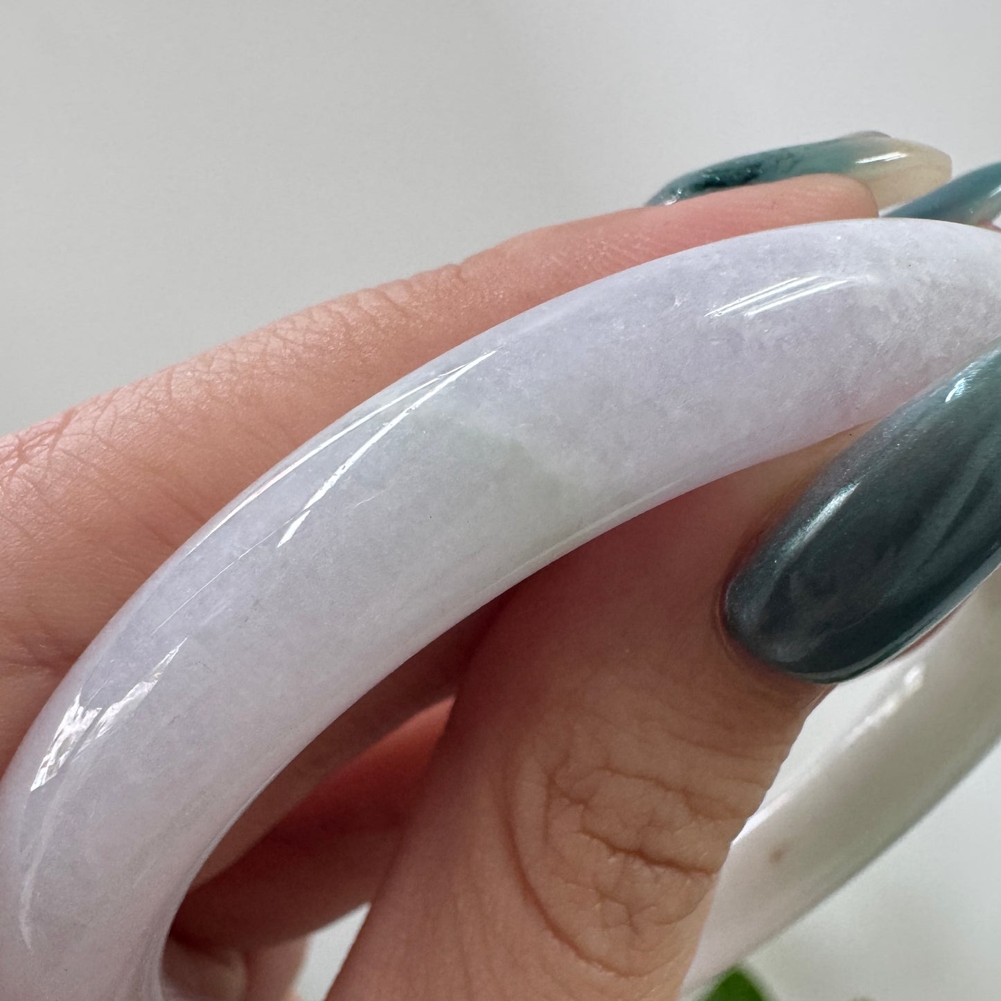 57.3 | Pale Purple Jadeite Bangle
